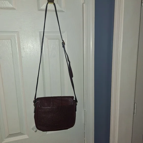 Vintage Aigner Elegant Burgundy Leather Crossbody Bag - Picture 4 of 11